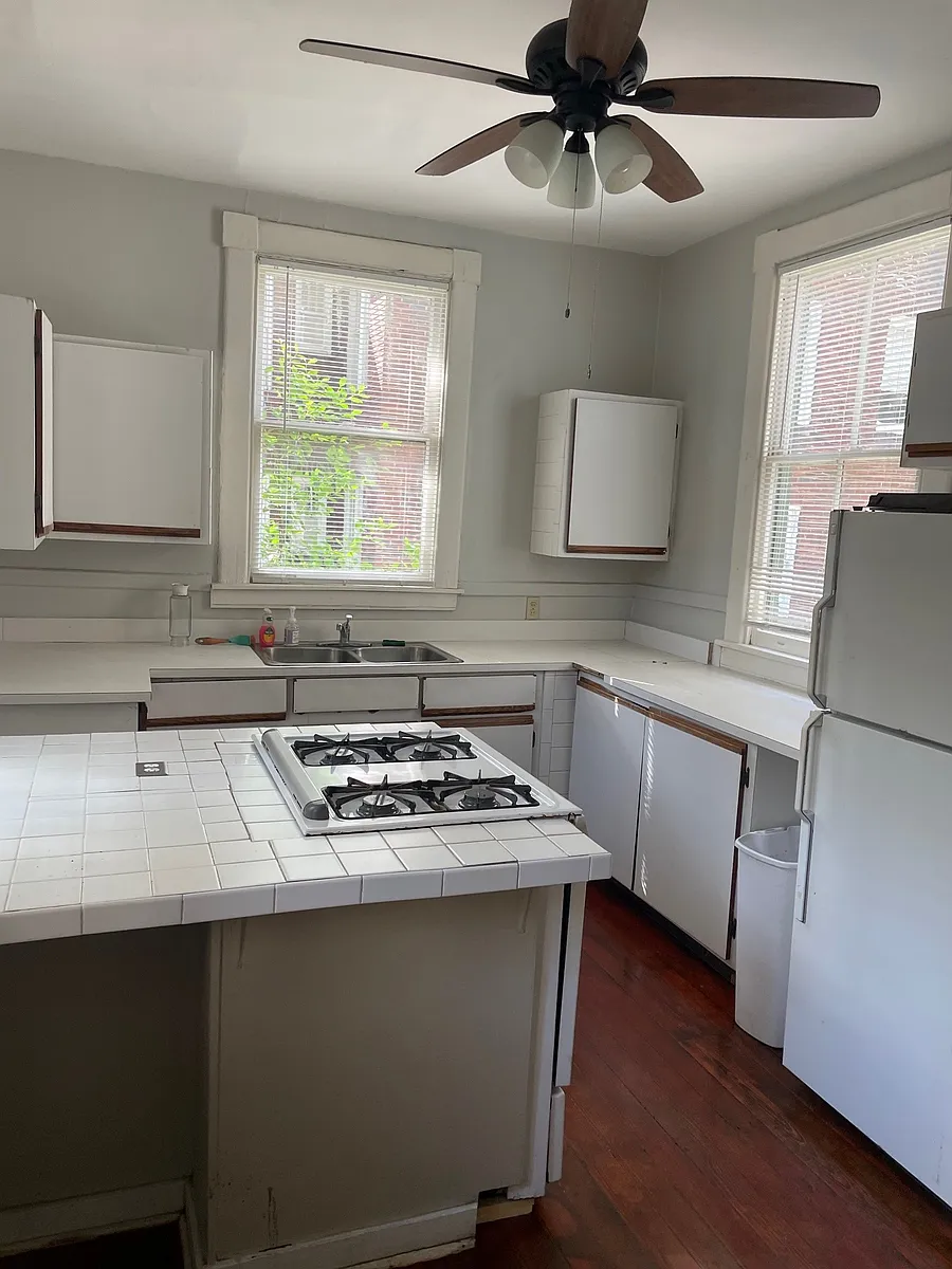 Building Photo - 23 E 37th St #1