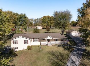 221 E Roosevelt Dr, Moro, IL