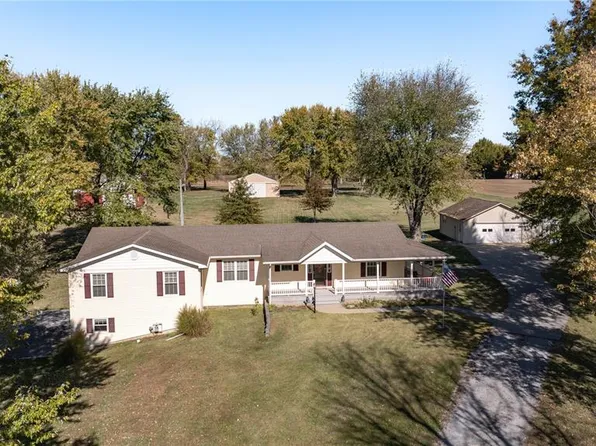 221 E Roosevelt Dr, Moro, IL 62067