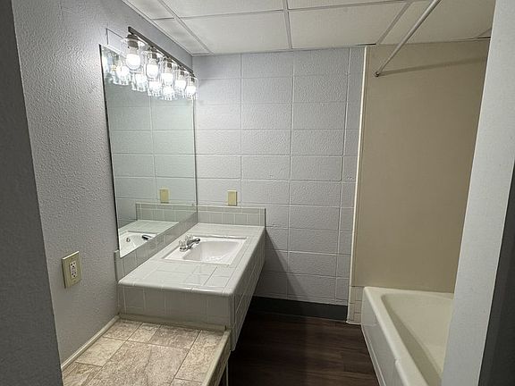 5th image of 104 S Main St #3