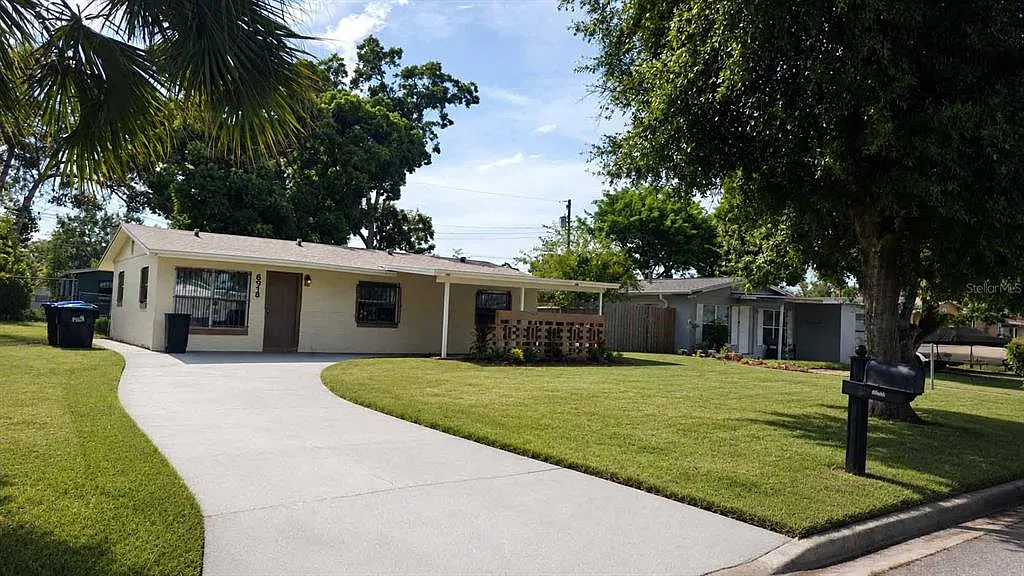 3 bed, 2.0 bath, 1000 sqft, $1,999 — Photo 1
