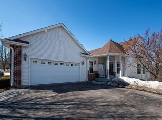 836 Timber Ridge Dr, Waukesha, WI 53189