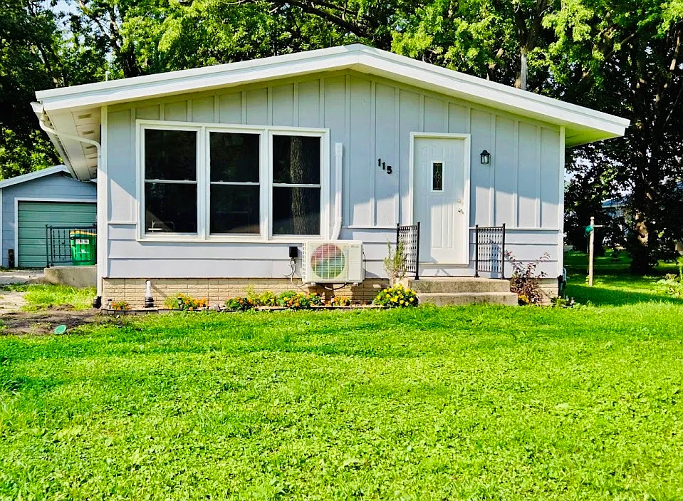 3 bed, 1056 sqft, $1,200 — Photo 1