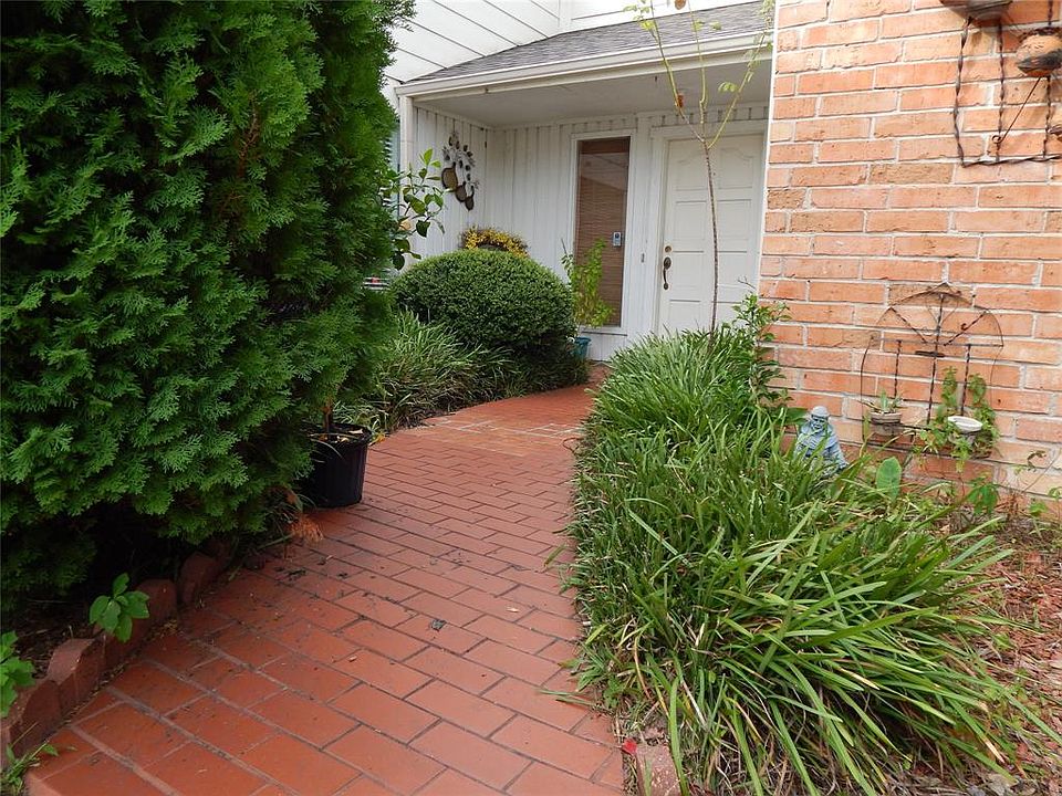 1st image of 11002 Somerford Dr