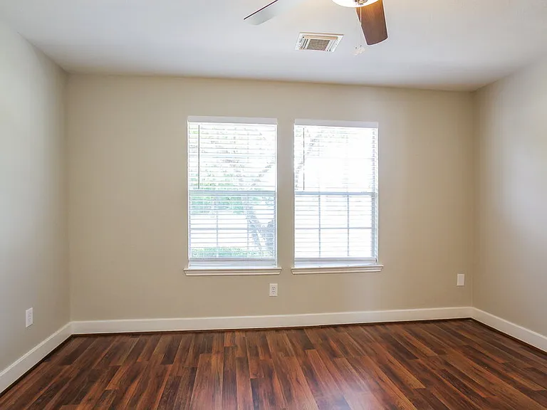 9711 Farrell Dr — Photo 10