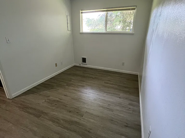 21541 SW Sherwood Blvd — Photo 8