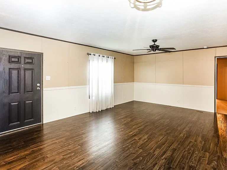 106 Barkley Ln — Photo 3