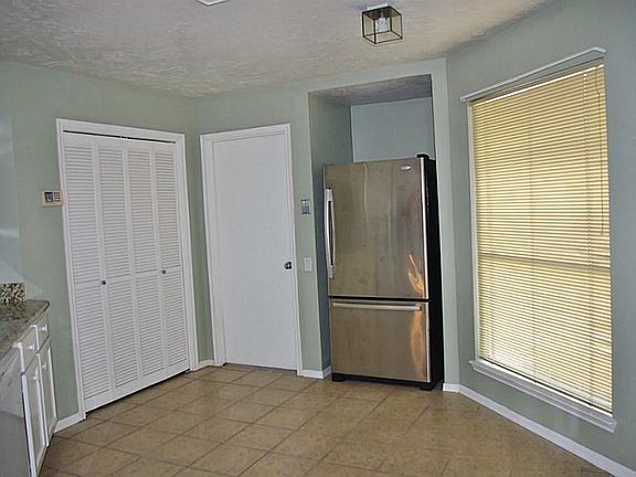 3rd image of 2107 Woodland Springs St