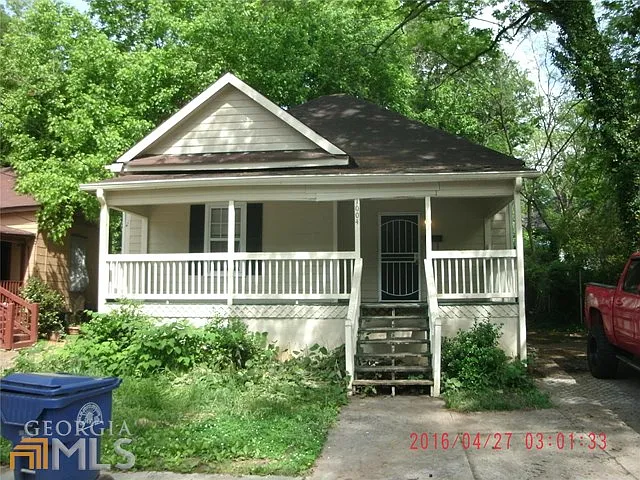 1004 Lawton St SW photo 1