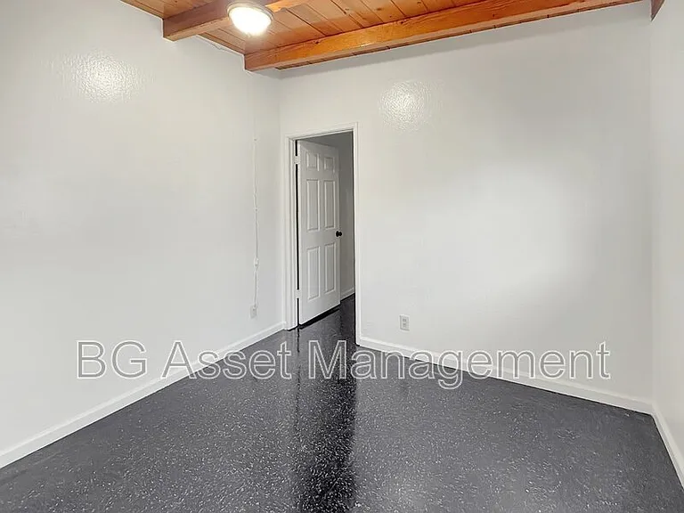 1526 Visalia Ave — Photo 16