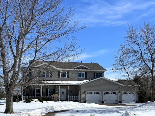 2855 Matthew Dr, Windom, MN 56101