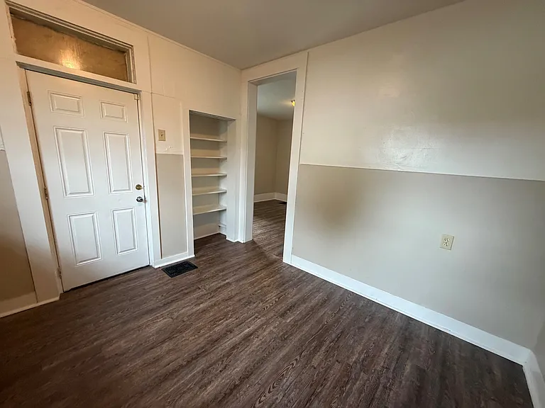 409 W Woodbury St #W — Photo 6