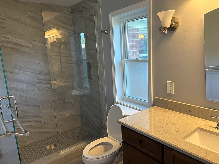310 Yerkes St — Photo 10