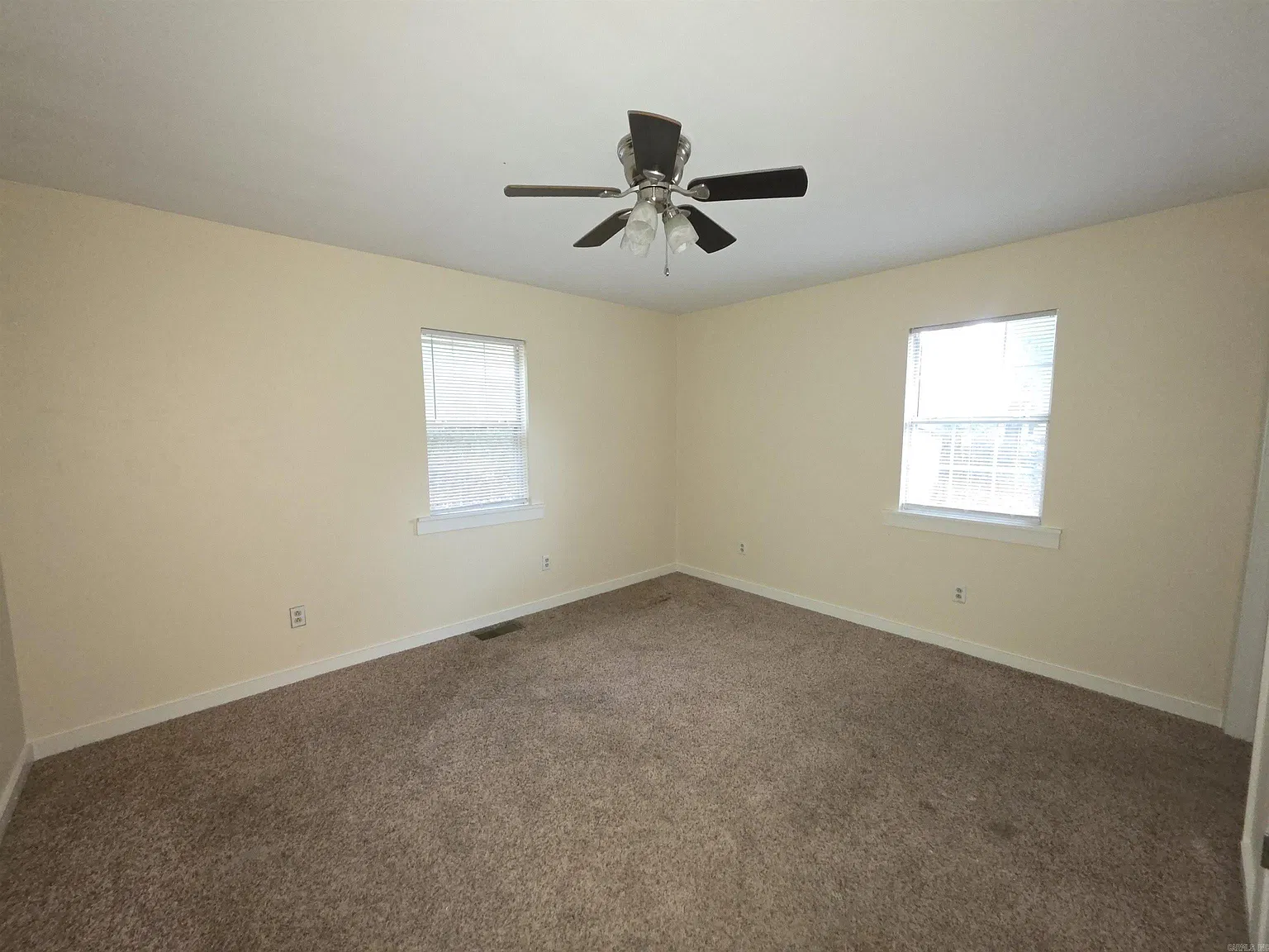 2 bed, 1.5 bath, 1120 sqft, $1,050 — Photo 4