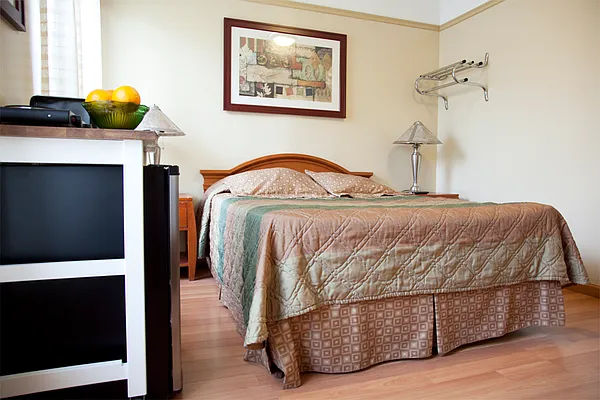 Rented by Easy Rental LLC | media 18