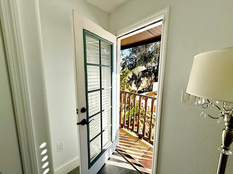 606 E Livingston St — Photo 41
