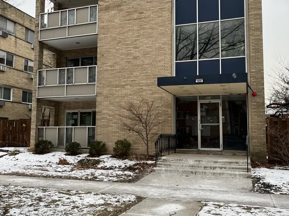 425 S Wesley Ave #301, Oak Park, IL 60302