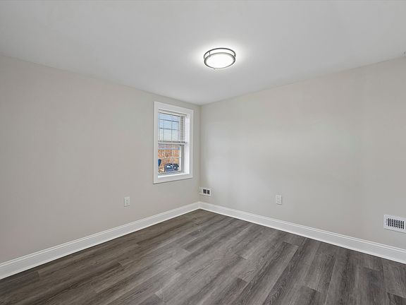 3rd image of 635 Stanton Christiana Rd