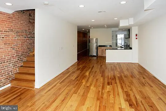 3 bed, 2655 sqft, $3,000 — Photo 4
