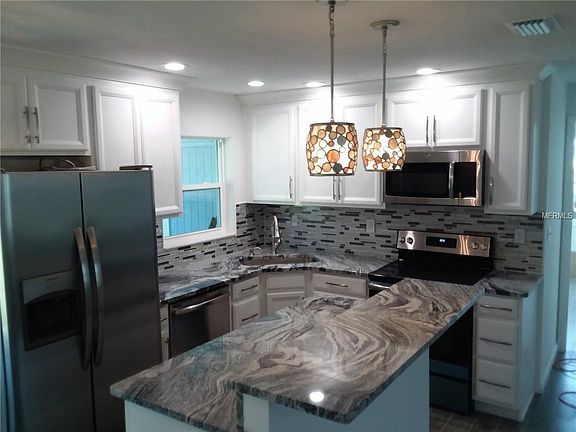 4th image of 11485 Imperial Grove Dr E
