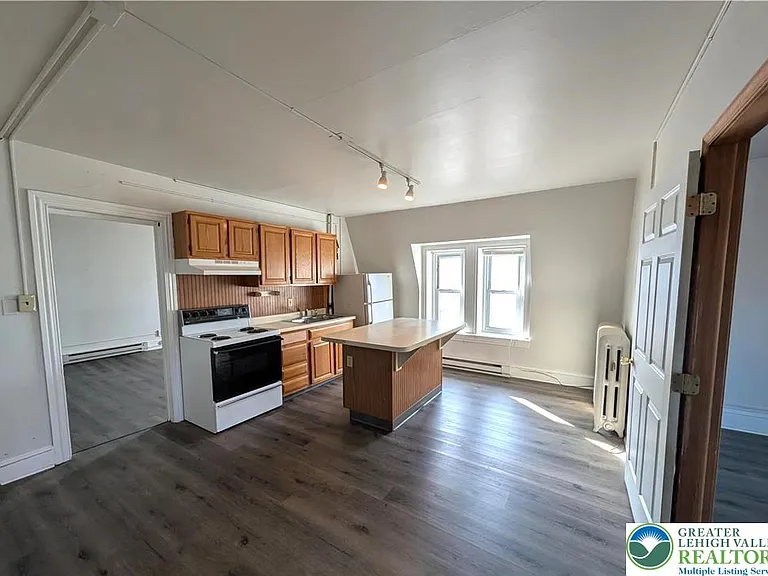 168 W Main St #3F — Photo 3