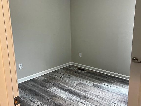 5th image of 605 W Church St