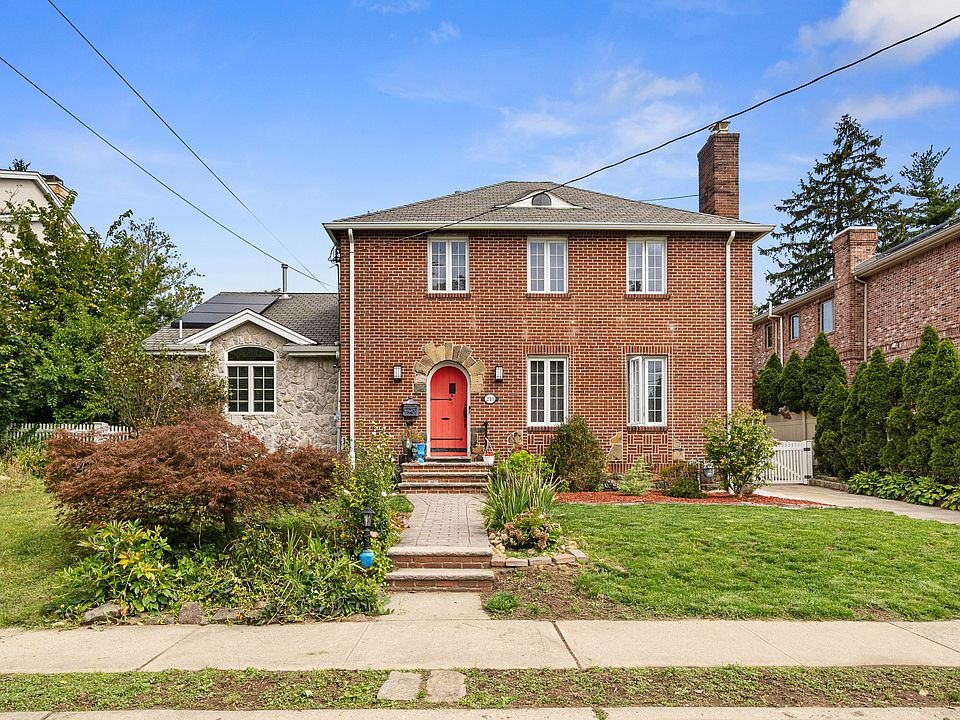 1st image of 241 Riverdale Dr