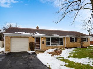 811 Wedel Ln, Glenview, IL 60025