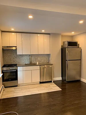 Rented by Bond New York | media 17