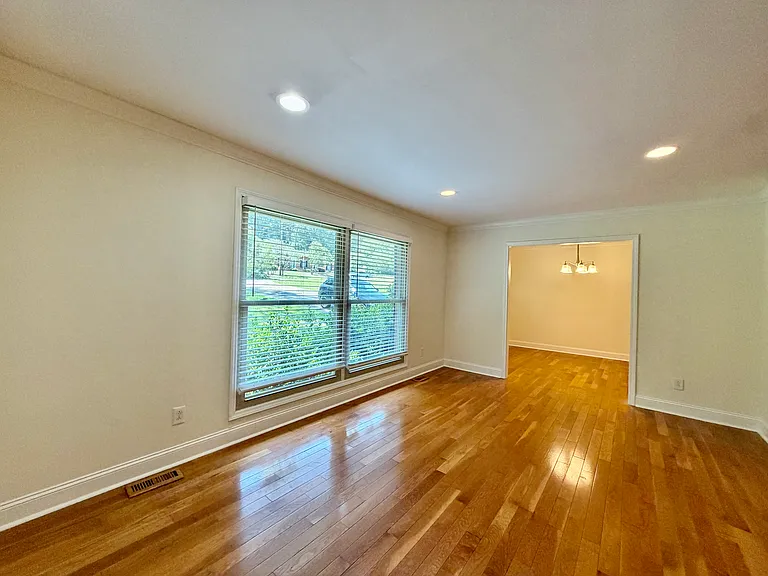 109 James Dr — Photo 26