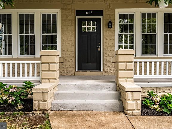 3rd image of 803 Ceredo Ave
