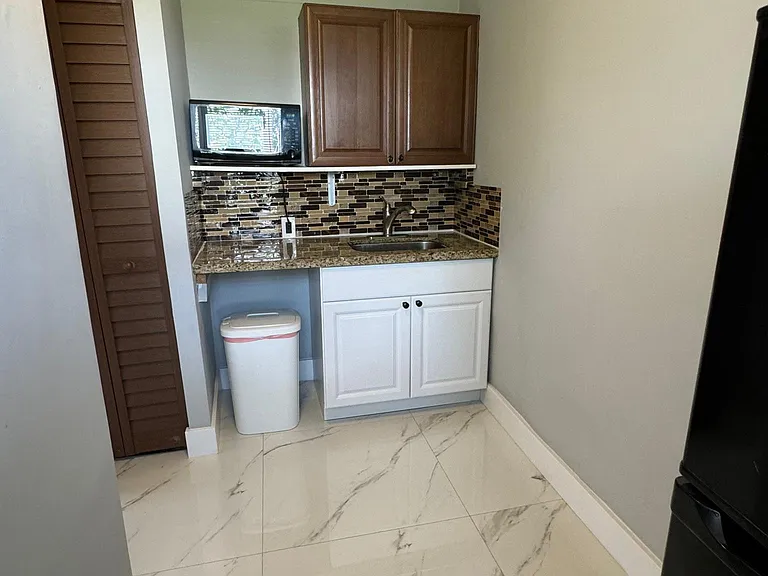 921 N 19th Ave #9 — Photo 7