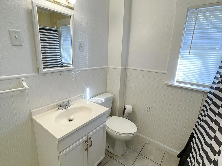 1025 Prickett Ave — Photo 14