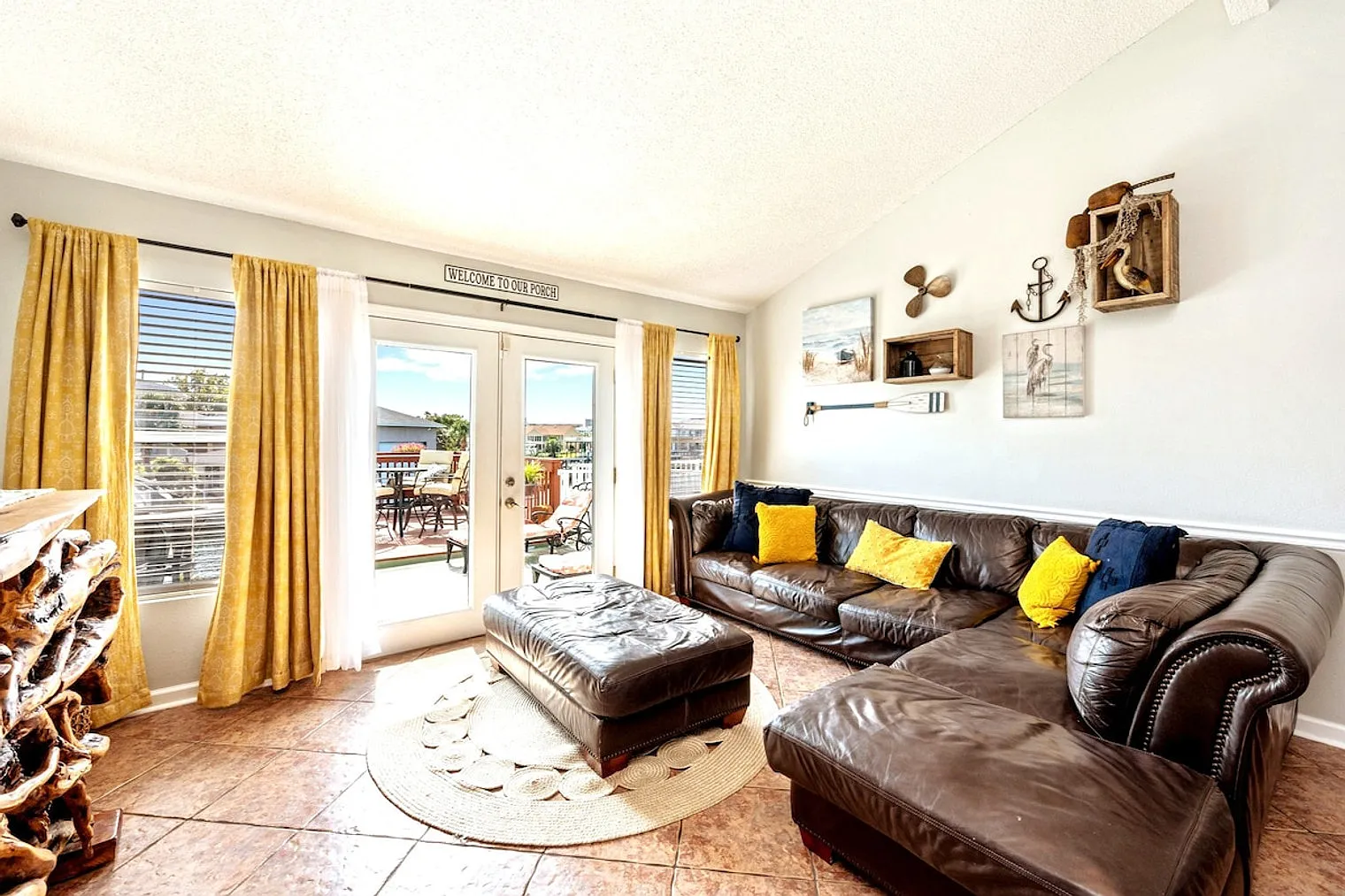 3 bed, 3.0 bath, 1539 sqft, $4,320 — Photo 3