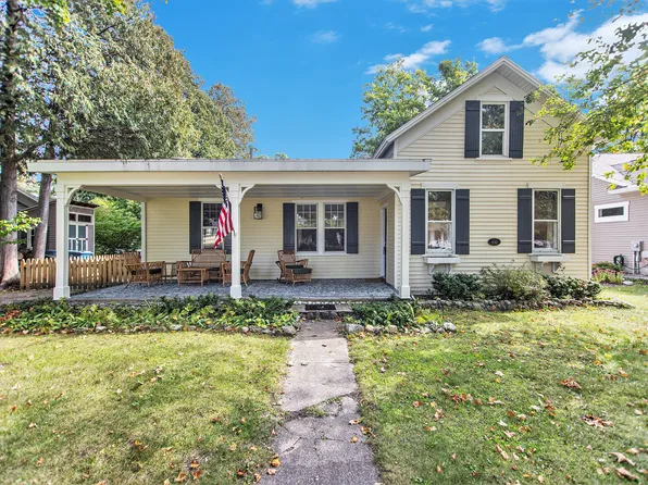 340 S Rush St, Pentwater, MI 49449