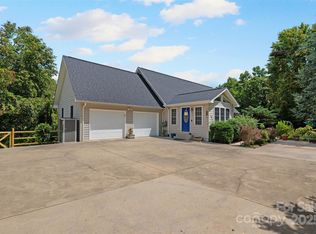 15 Willow Knolls Dr, Weaverville, NC 28787