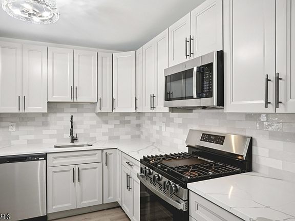 3rd image of 9 Maple Ln