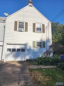 323 Plaza Rd N, Fair Lawn, NJ, 07410