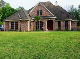 306 Blue Fox Cir, Haughton, LA 71037