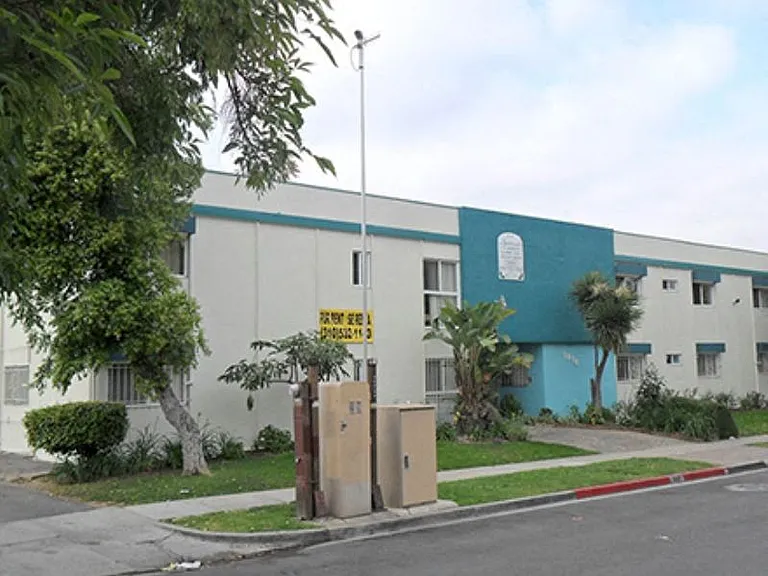 1818 W El Segundo Blvd — Photo 5
