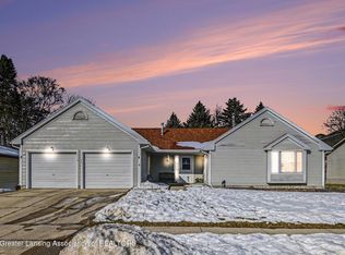 1114 N Chimney Hill Dr, Dewitt, MI 48820