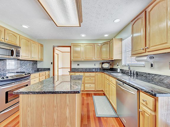 4th image of 1341 Farrington Dr