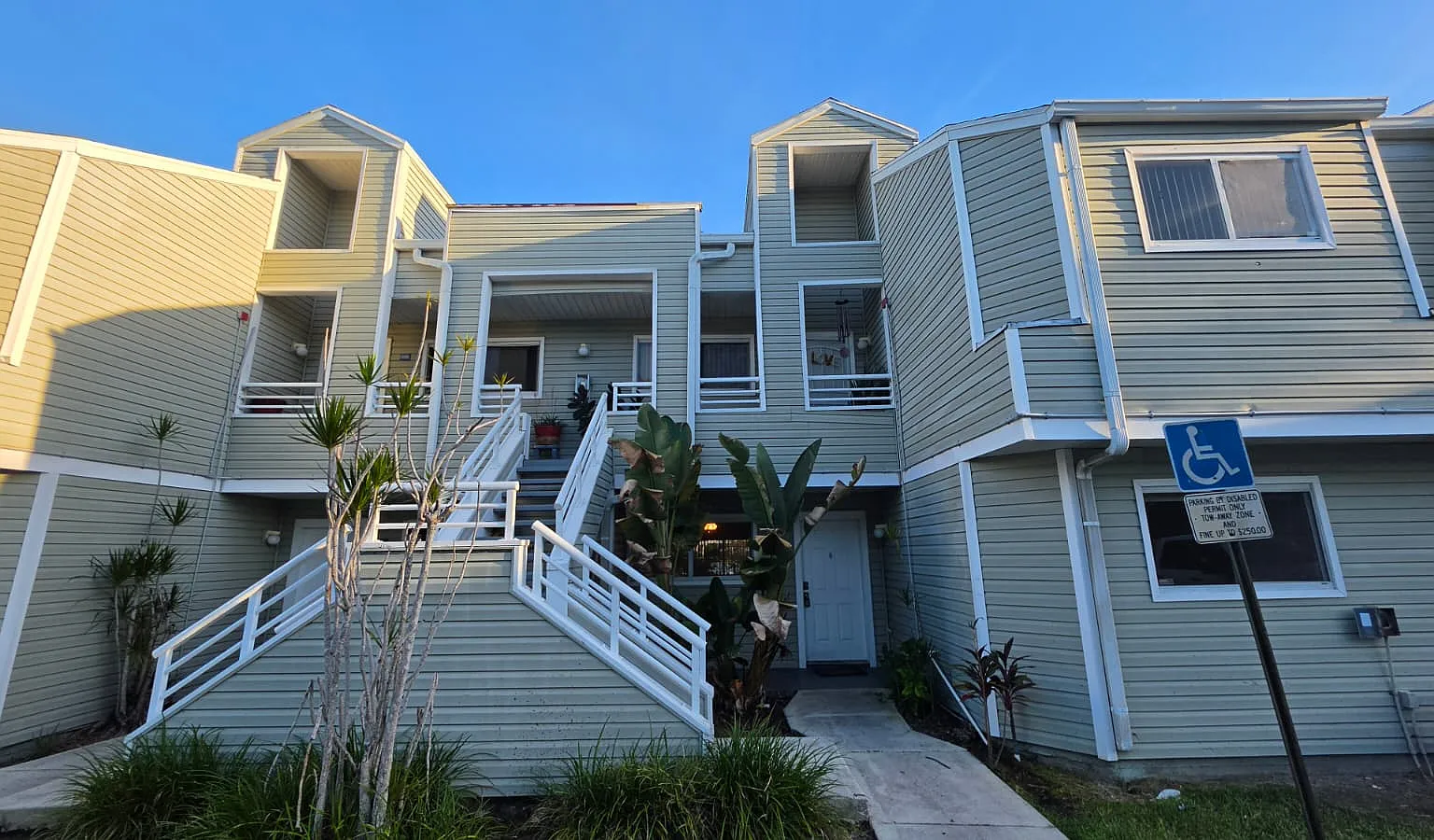 2 bed, 1020 sqft, $1,950 — Photo 1