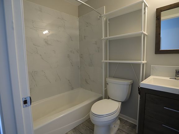 3rd image of 829 S Carpenter St #3