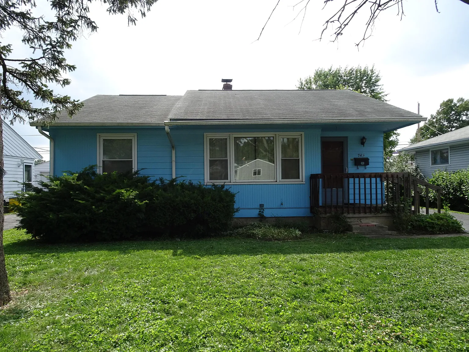 745 Pierce Ave photo 1