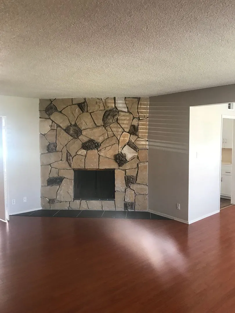 Ladera Heights — Photo 4