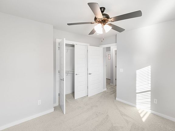 3rd image of 410 Peach Ave