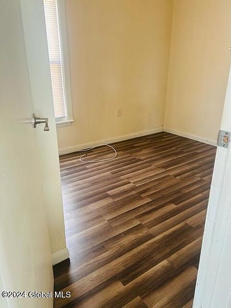 5th image of 139 Duane Avenue