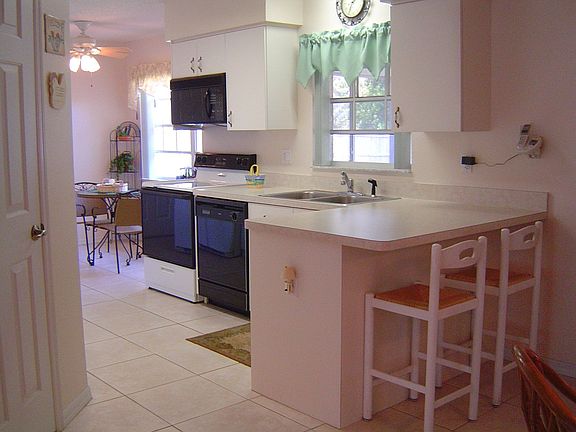 Light and bright kitchen 