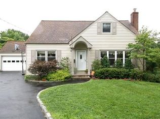 4 End Pl, Scarsdale, NY 10583